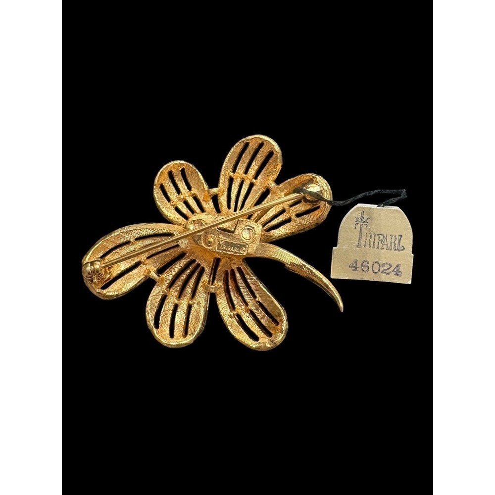 Vintage Crown Trifari Brooch Gold Leaf Pearl NEW WITH TAG NOS - Picture 2 of 3